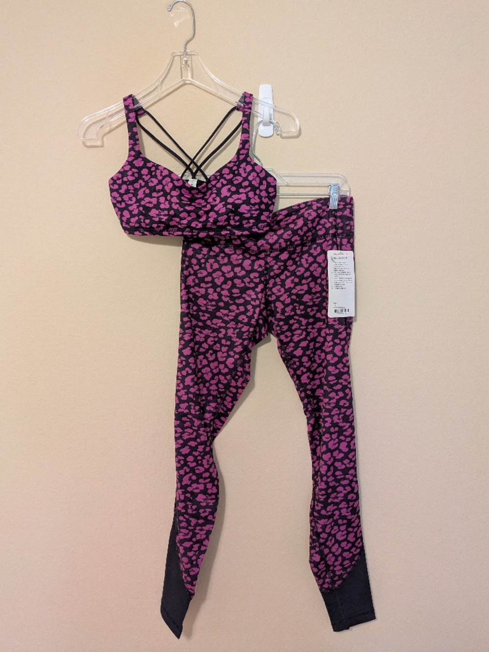 Lululemon Set Drop It Like It's Hot Tight NWT & Free to Be Bra Size 8